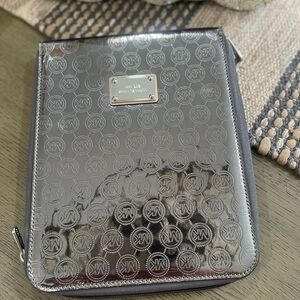 MK MICHAEL KORS Silver Mirror Metallic "MK" IPAD Sleeve Case